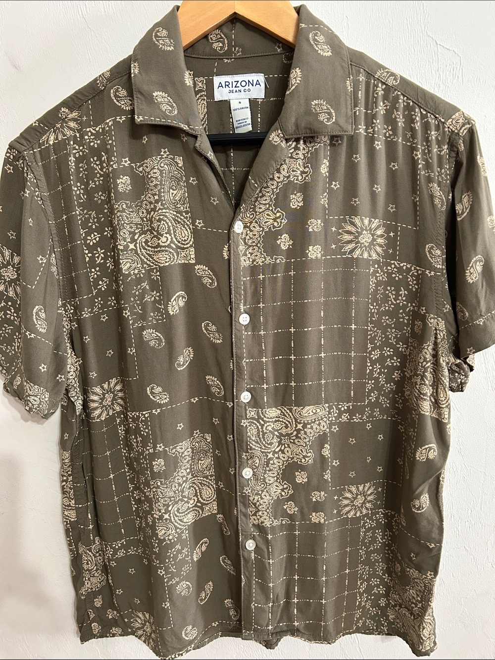 Men's Olive Paisley Short-Sleeve Shirt Size Small 21 Chest 25 L